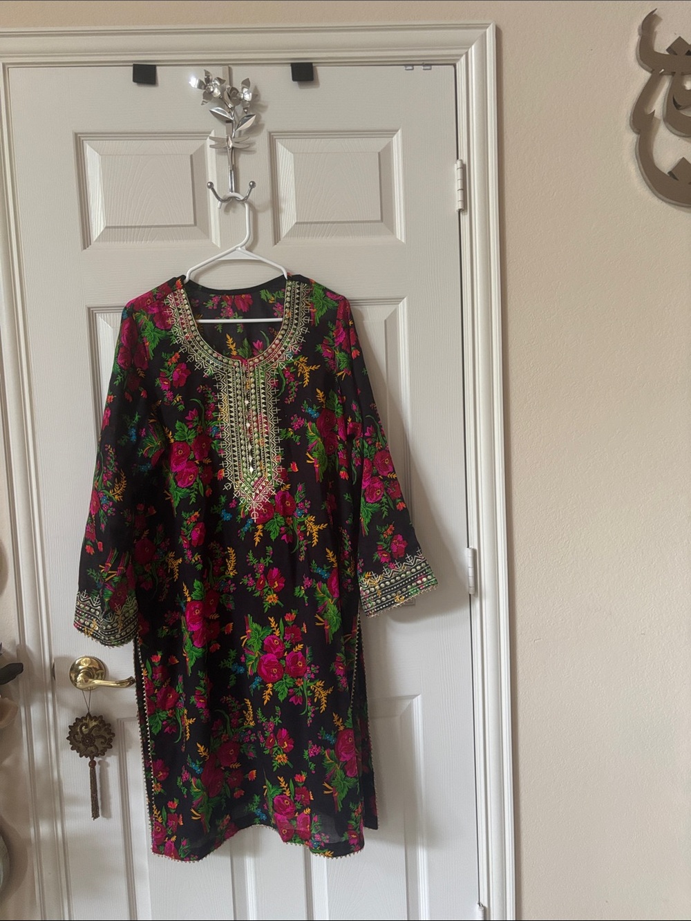 Pakistani and Indian outfits Floral Tunic Dress in Black with Fuchsia Roses
